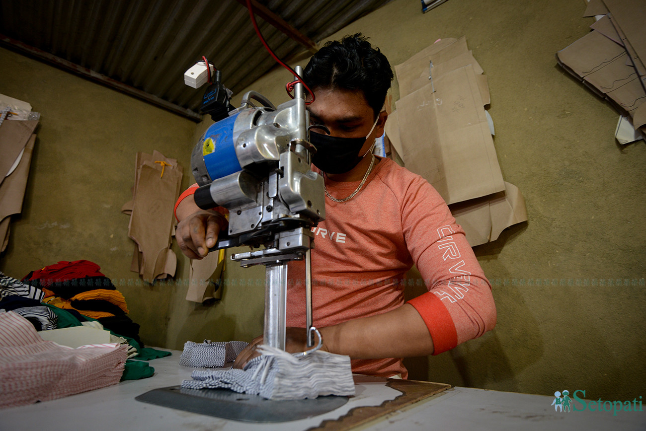 https://raracms.setopati.com/uploads/shares/2020/sujita/ppe making/ppe (1).jpg